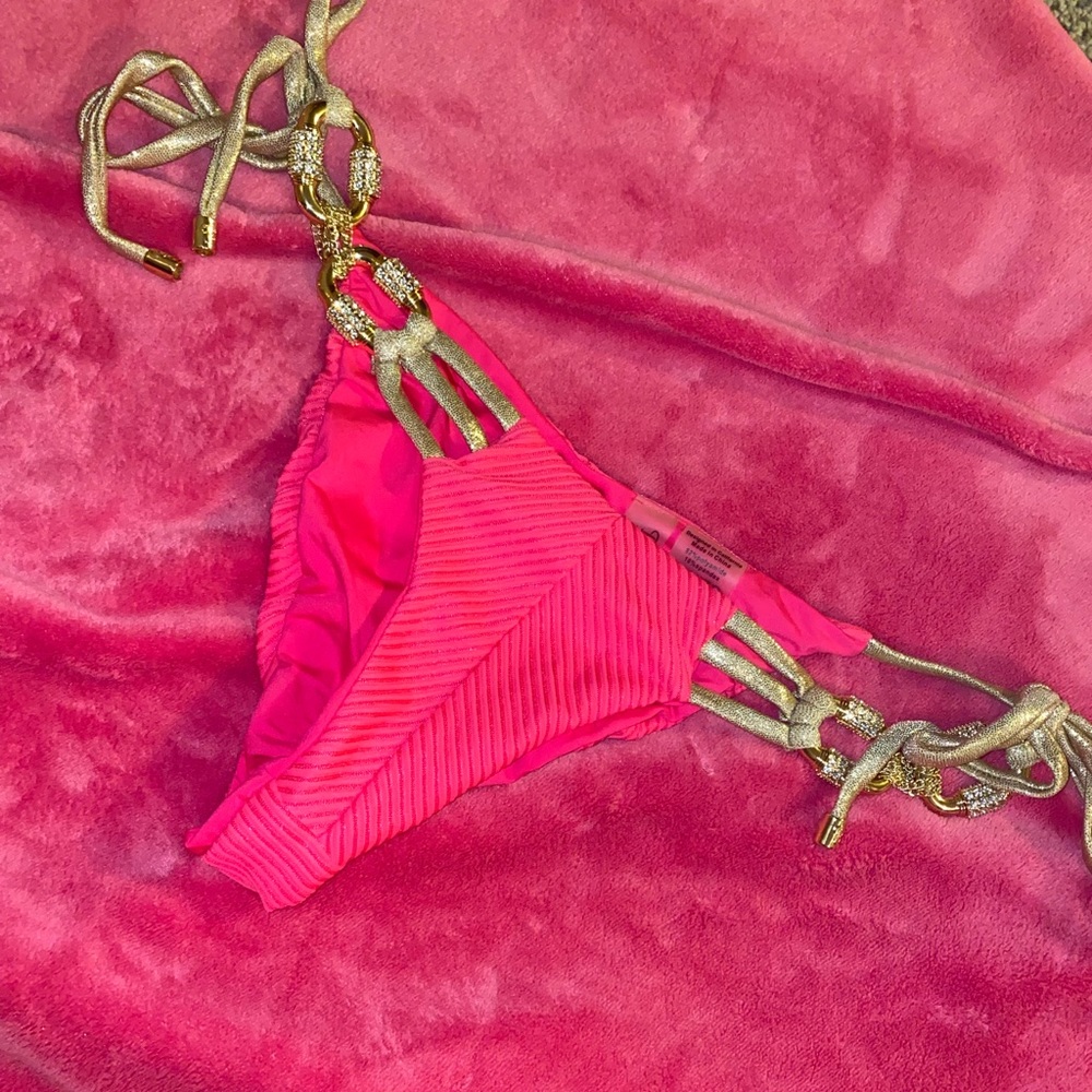 Beach bunny Madagascar bikini bottoms only